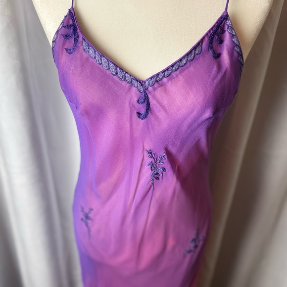 ANOPIA embroidered silk gown. - Picture 4 of 10